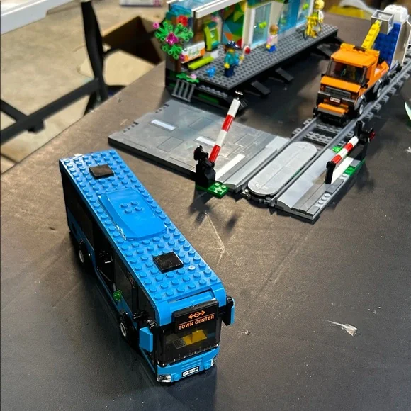 Lego City Train Station Set 60335 retired - Picture 11 of 14